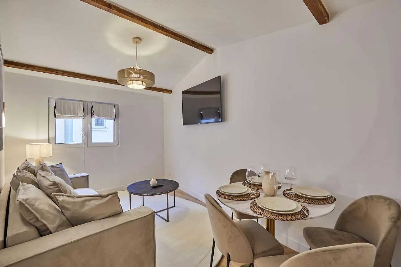 Apartment Residense Au Coeur De Paris By Studio Prestige