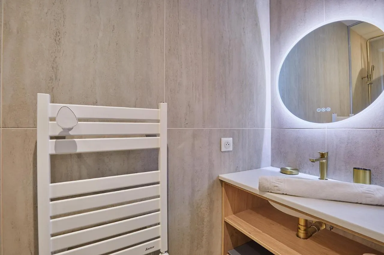 Apartment Residense Au Coeur De Paris By Studio Prestige